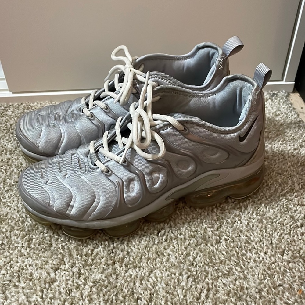 women's USED gray vapormax plus